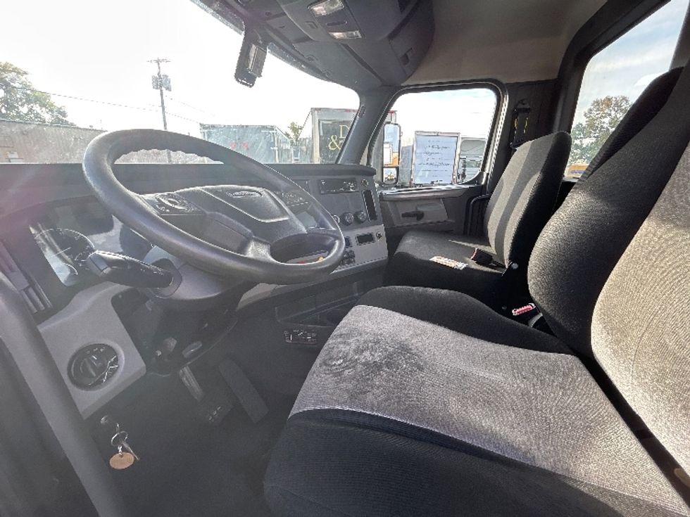 Day Cab Tractor-Heavy Duty Tractors-Freightliner-2019-T12664ST-Braintree-MA-263,694\n\t\tmiles-$ 46,000 - Image 10