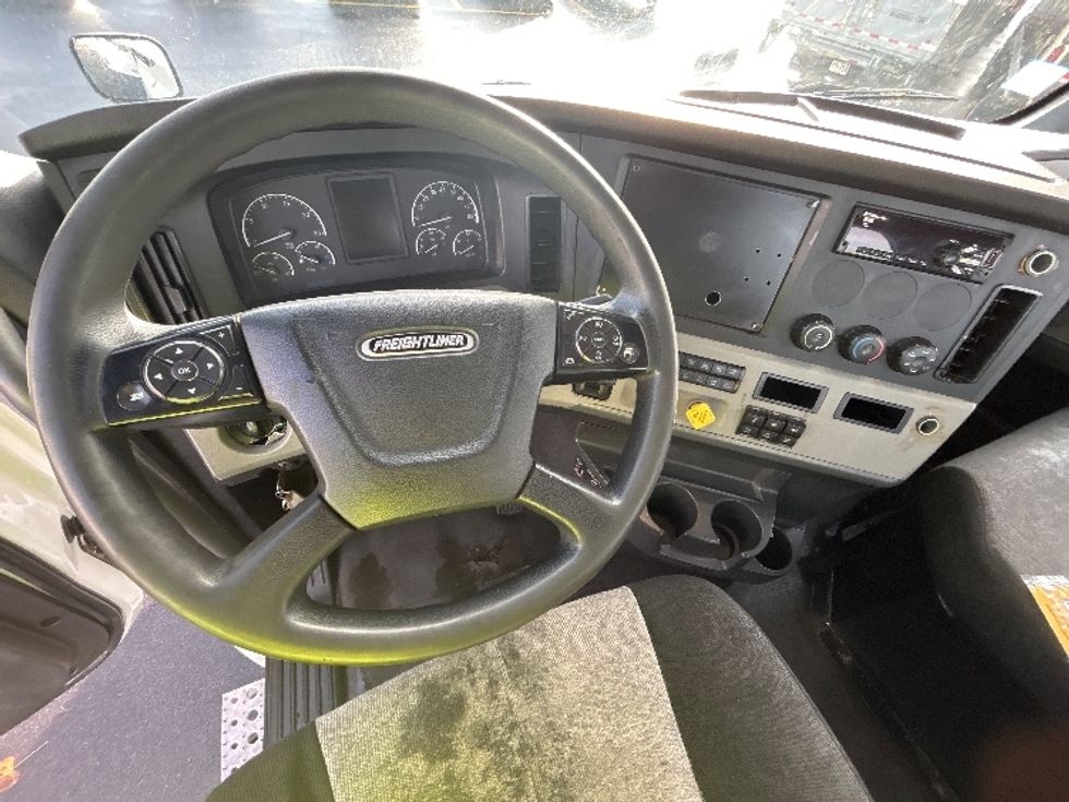 Day Cab Tractor-Heavy Duty Tractors-Freightliner-2019-T12664ST-Braintree-MA-263,694\n\t\tmiles-$ 46,000 - Image 11