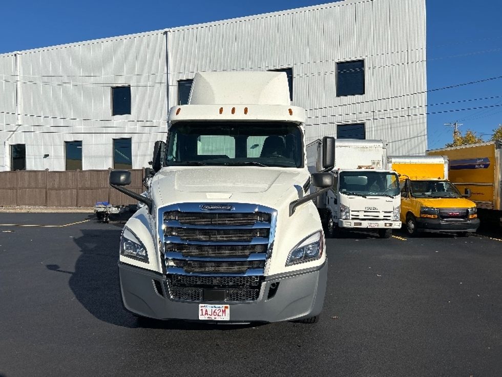 Day Cab Tractor-Heavy Duty Tractors-Freightliner-2019-T12664ST-Braintree-MA-263,694\n\t\tmiles-$ 46,000 - Image 2