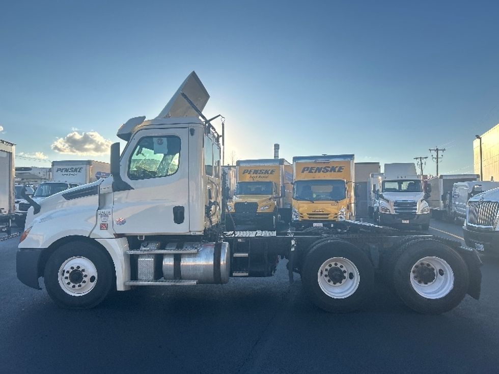 Day Cab Tractor-Heavy Duty Tractors-Freightliner-2019-T12664ST-Braintree-MA-263,694\n\t\tmiles-$ 46,000 - Image 5