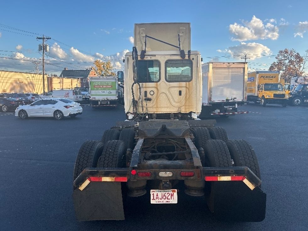 Day Cab Tractor-Heavy Duty Tractors-Freightliner-2019-T12664ST-Braintree-MA-263,694\n\t\tmiles-$ 46,000 - Image 6