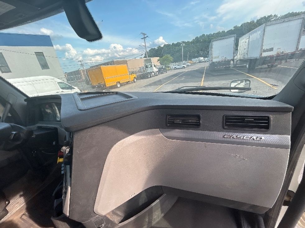 Day Cab Tractor-Heavy Duty Tractors-Freightliner-2019-T12664ST-Braintree-MA-351,250\n\t\tmiles-$ 45,250 - Image 13