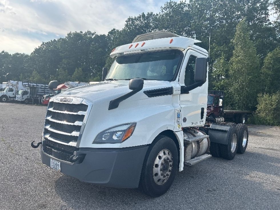 Day Cab Tractor-Heavy Duty Tractors-Freightliner-2019-T12664ST-Braintree-MA-351,250\n\t\tmiles-$ 45,250 - Image 3