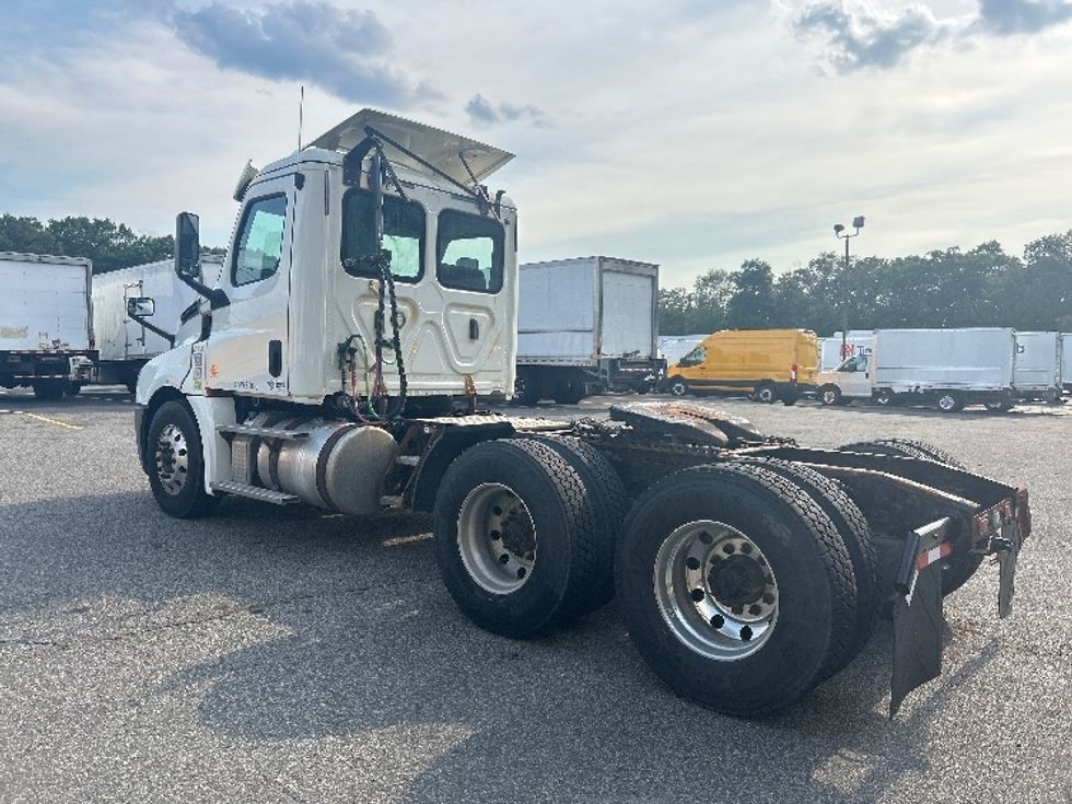 Day Cab Tractor-Heavy Duty Tractors-Freightliner-2019-T12664ST-Braintree-MA-351,250\n\t\tmiles-$ 45,250 - Image 5