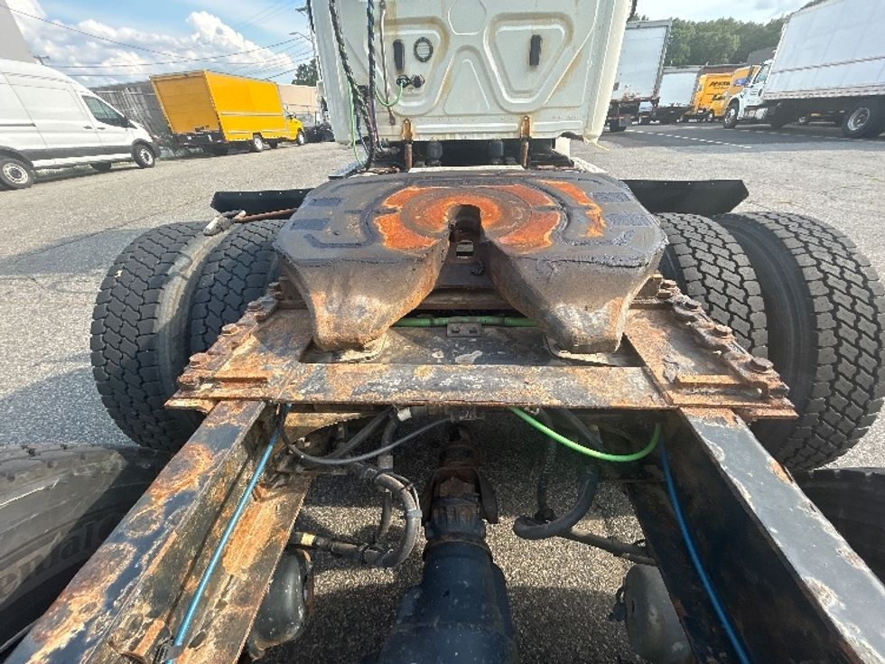 Day Cab Tractor-Heavy Duty Tractors-Freightliner-2019-T12664ST-Braintree-MA-351,250\n\t\tmiles-$ 45,250 - Image 6