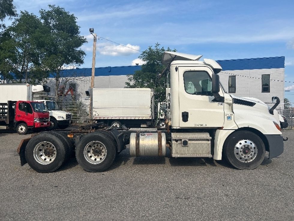 Day Cab Tractor-Heavy Duty Tractors-Freightliner-2019-T12664ST-Braintree-MA-351,250\n\t\tmiles-$ 45,250 - Image 8