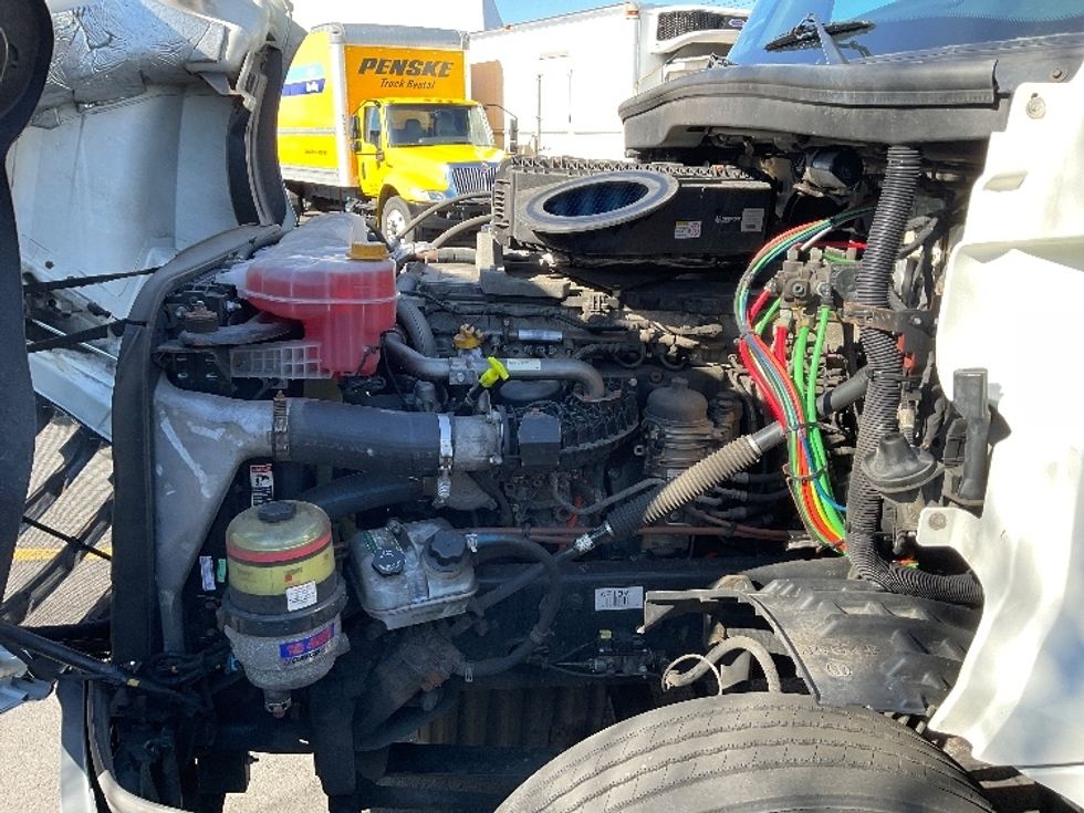 Day Cab Tractor-Heavy Duty Tractors-Freightliner-2019-T12664ST-Braintree-MA-393,854\n\t\tmiles-$ 46,250 - Image 16