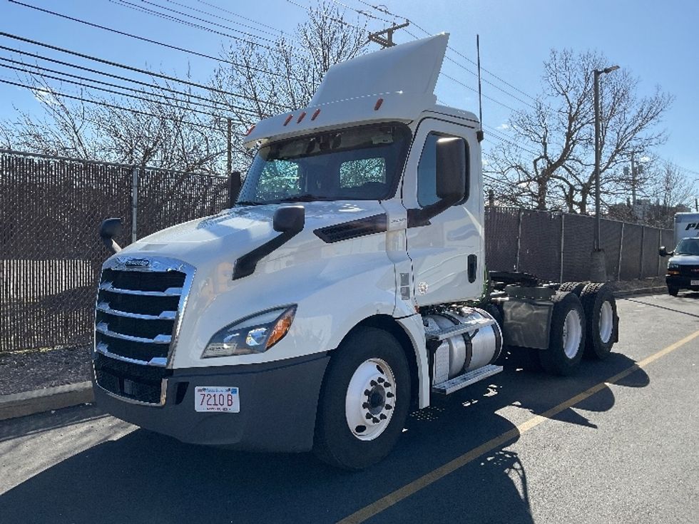 Day Cab Tractor-Heavy Duty Tractors-Freightliner-2019-T12664ST-Braintree-MA-393,854\n\t\tmiles-$ 46,250 - Image 3