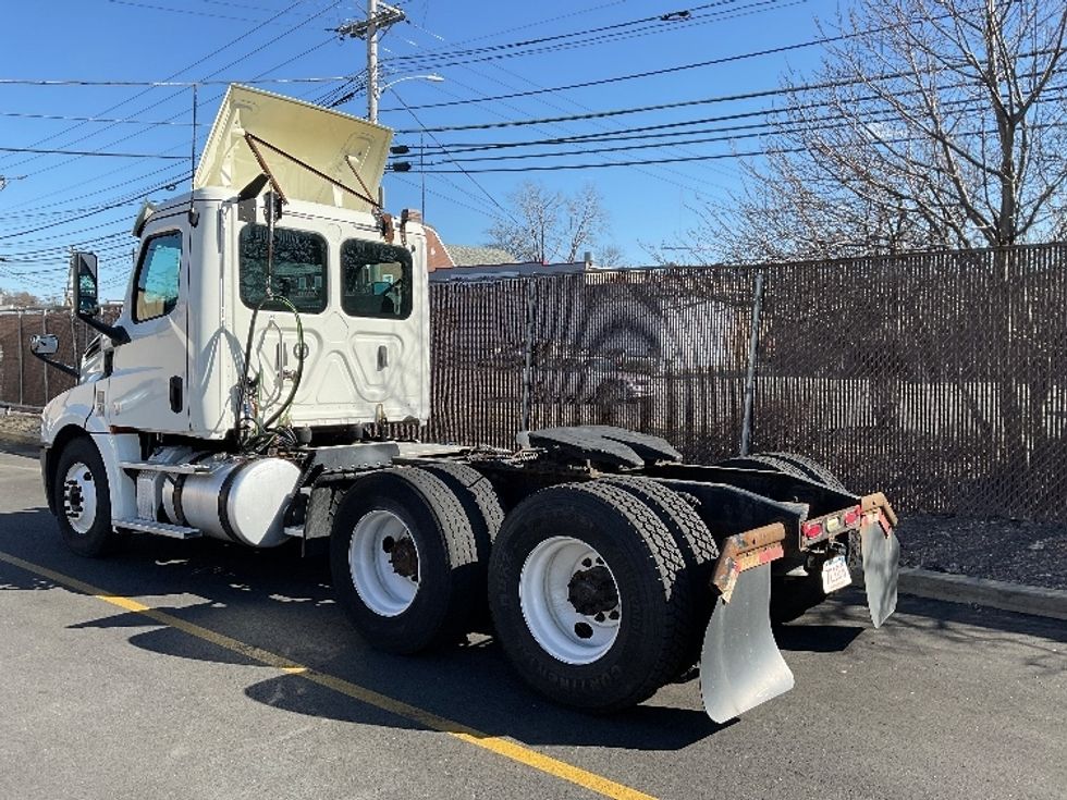 Day Cab Tractor-Heavy Duty Tractors-Freightliner-2019-T12664ST-Braintree-MA-393,854\n\t\tmiles-$ 46,250 - Image 5