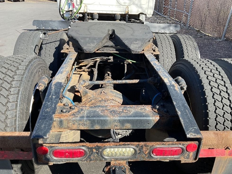 Day Cab Tractor-Heavy Duty Tractors-Freightliner-2019-T12664ST-Braintree-MA-393,854\n\t\tmiles-$ 46,250 - Image 6