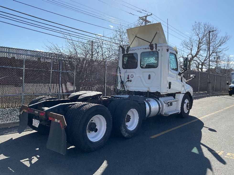 Day Cab Tractor-Heavy Duty Tractors-Freightliner-2019-T12664ST-Braintree-MA-393,854\n\t\tmiles-$ 46,250 - Image 7