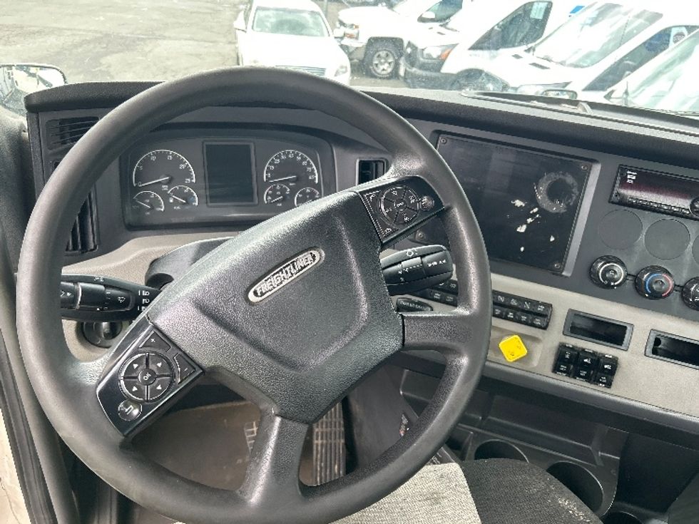 Day Cab Tractor-Heavy Duty Tractors-Freightliner-2019-T12664ST-Braintree-MA-394,196\n\t\tmiles-$ 43,250 - Image 11