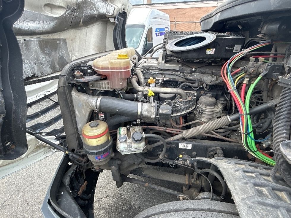 Day Cab Tractor-Heavy Duty Tractors-Freightliner-2019-T12664ST-Braintree-MA-394,196\n\t\tmiles-$ 43,250 - Image 16