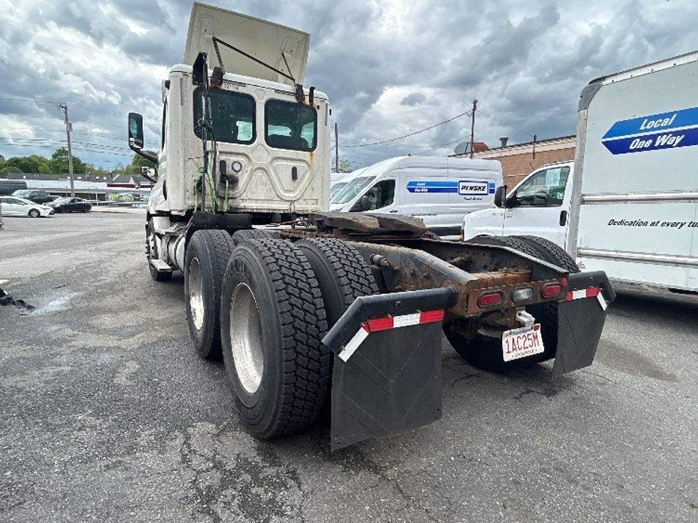 Day Cab Tractor-Heavy Duty Tractors-Freightliner-2019-T12664ST-Braintree-MA-394,196\n\t\tmiles-$ 43,250 - Image 5
