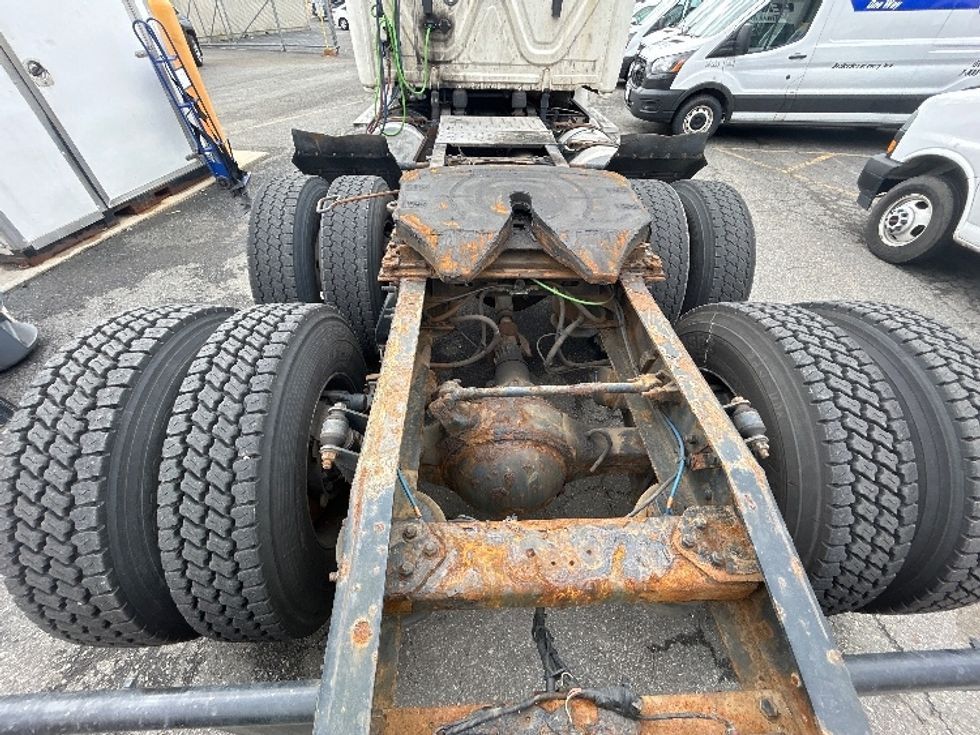 Day Cab Tractor-Heavy Duty Tractors-Freightliner-2019-T12664ST-Braintree-MA-394,196\n\t\tmiles-$ 43,250 - Image 6