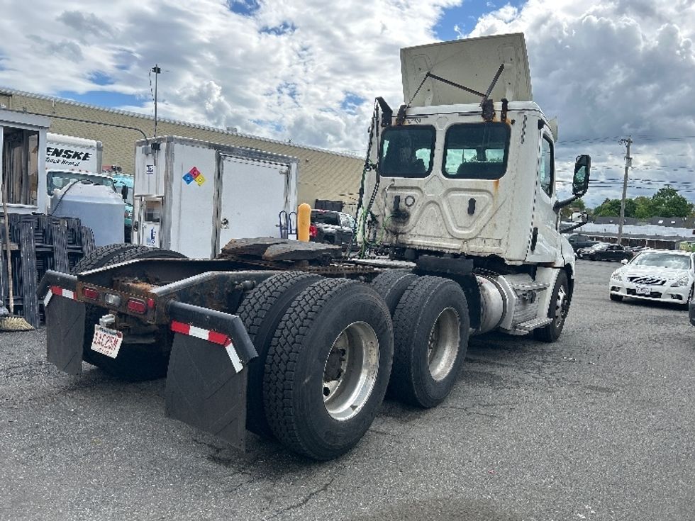 Day Cab Tractor-Heavy Duty Tractors-Freightliner-2019-T12664ST-Braintree-MA-394,196\n\t\tmiles-$ 43,250 - Image 7