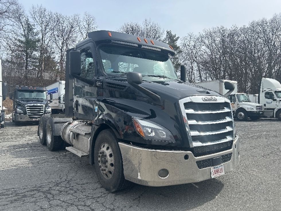 Day Cab Tractor-Heavy Duty Tractors-Freightliner-2019-T12664ST-Braintree-MA-400,175\n\t\tmiles-$ 35,000 - Image 1