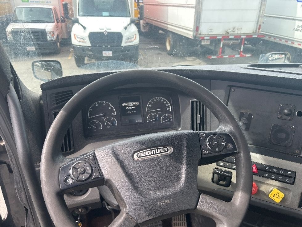 Day Cab Tractor-Heavy Duty Tractors-Freightliner-2019-T12664ST-Braintree-MA-400,175\n\t\tmiles-$ 35,000 - Image 11
