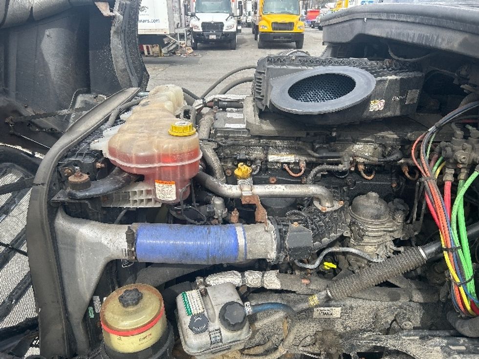 Day Cab Tractor-Heavy Duty Tractors-Freightliner-2019-T12664ST-Braintree-MA-400,175\n\t\tmiles-$ 35,000 - Image 16