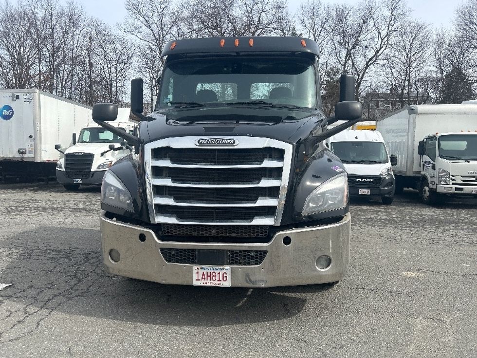 Day Cab Tractor-Heavy Duty Tractors-Freightliner-2019-T12664ST-Braintree-MA-400,175\n\t\tmiles-$ 35,000 - Image 2