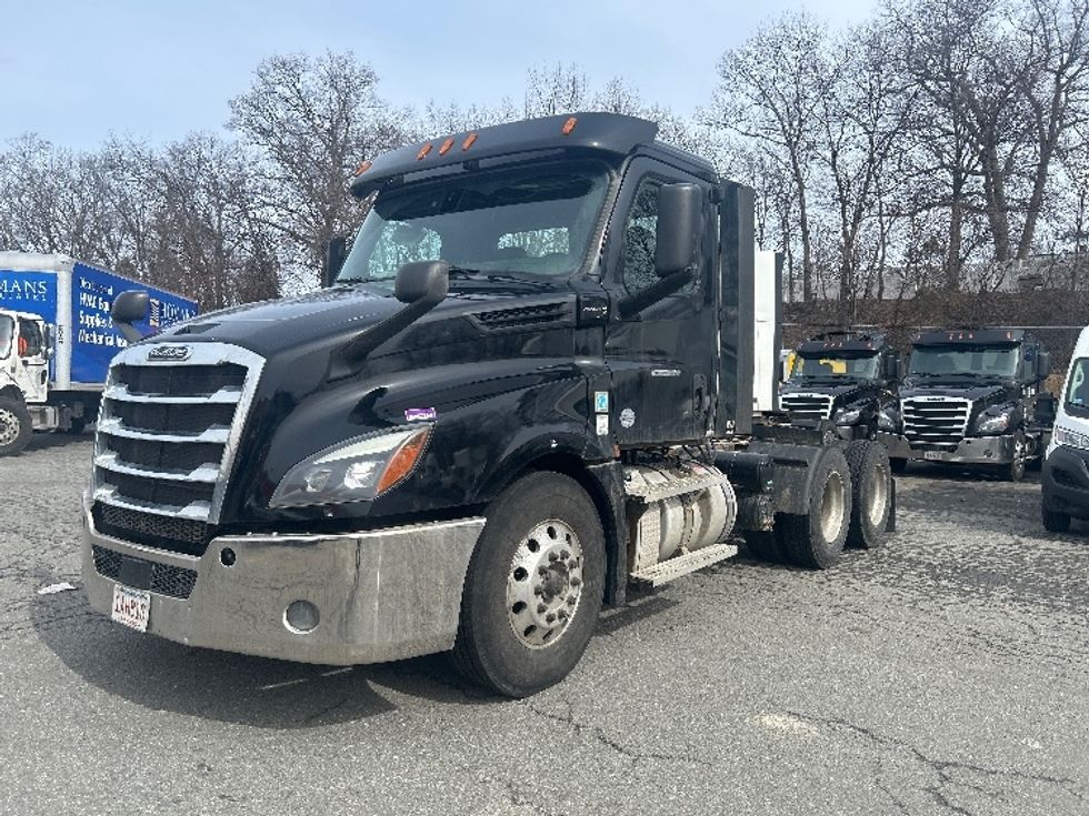 Day Cab Tractor-Heavy Duty Tractors-Freightliner-2019-T12664ST-Braintree-MA-400,175\n\t\tmiles-$ 35,000 - Image 3