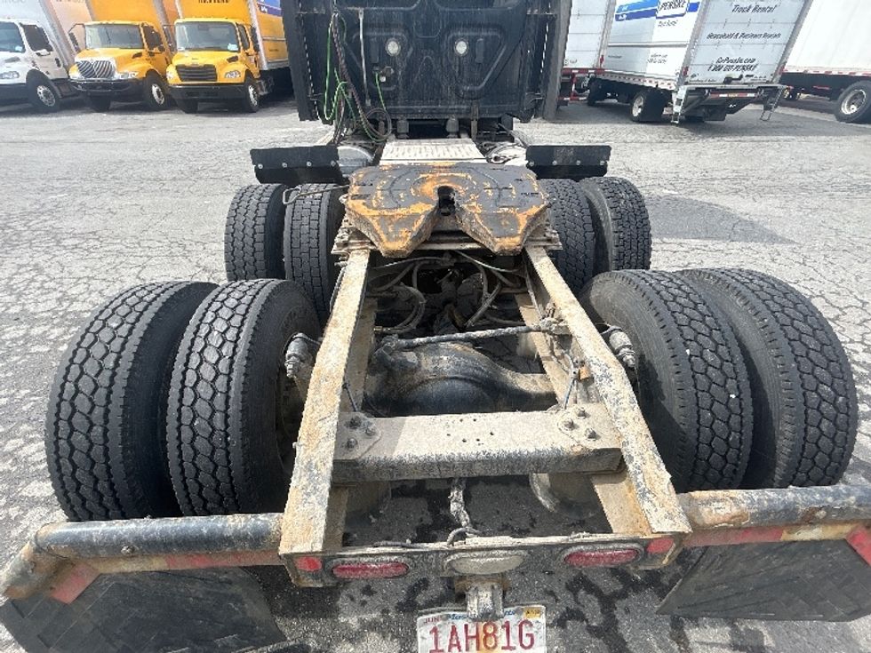 Day Cab Tractor-Heavy Duty Tractors-Freightliner-2019-T12664ST-Braintree-MA-400,175\n\t\tmiles-$ 35,000 - Image 6