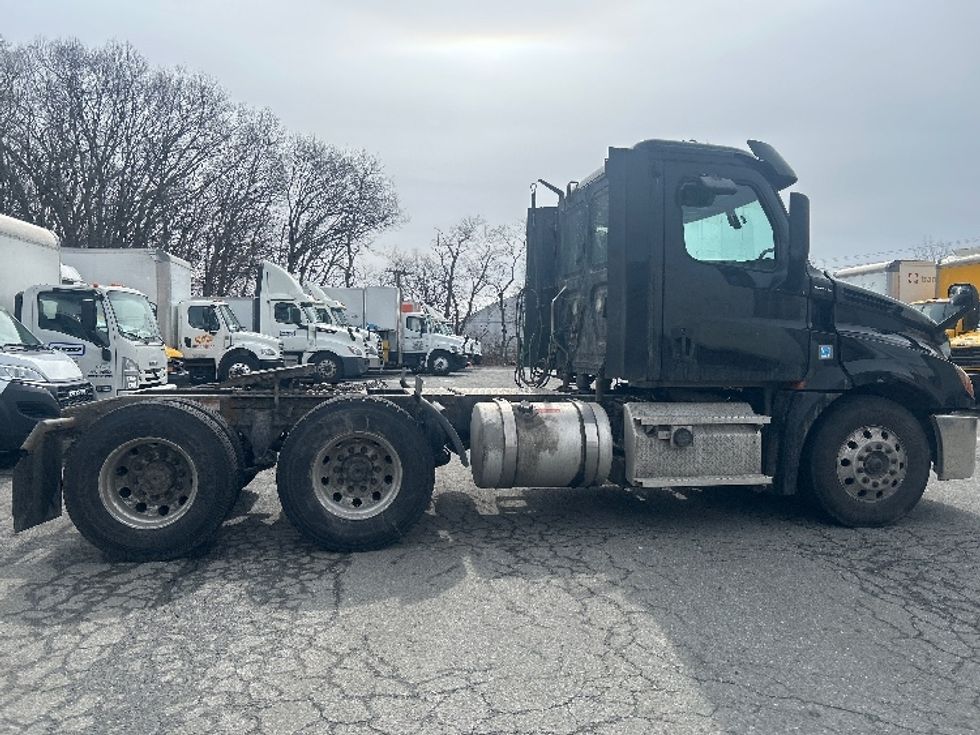 Day Cab Tractor-Heavy Duty Tractors-Freightliner-2019-T12664ST-Braintree-MA-400,175\n\t\tmiles-$ 35,000 - Image 8
