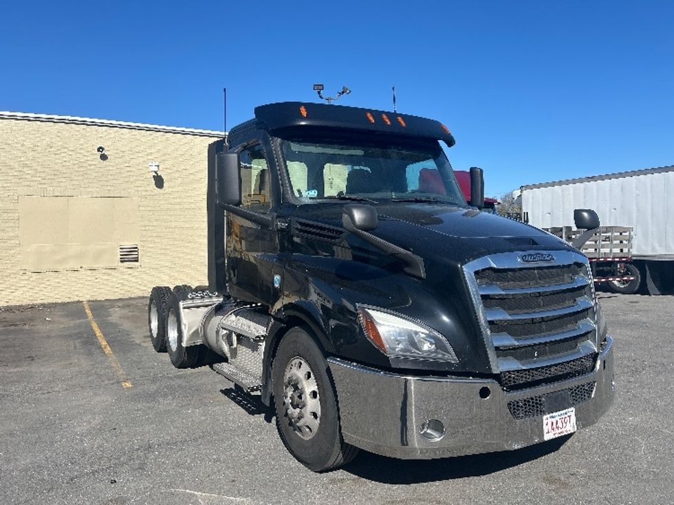 Day Cab Tractor-Heavy Duty Tractors-Freightliner-2019-T12664ST-Braintree-MA-415,727\n\t\tmiles-$ 35,750 - Image 1