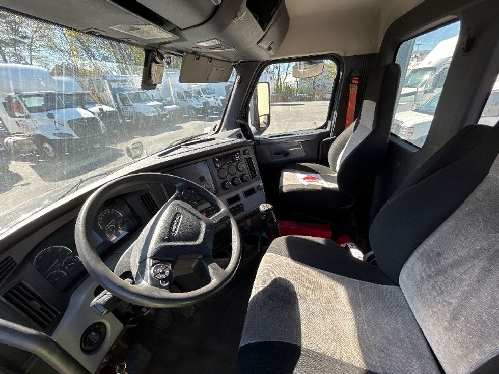Day Cab Tractor-Heavy Duty Tractors-Freightliner-2019-T12664ST-Braintree-MA-415,727\n\t\tmiles-$ 35,750 - Image 10