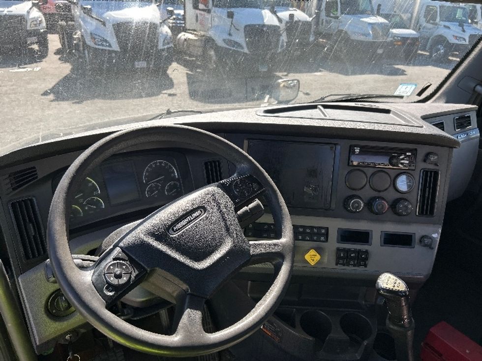 Day Cab Tractor-Heavy Duty Tractors-Freightliner-2019-T12664ST-Braintree-MA-415,727\n\t\tmiles-$ 35,750 - Image 11