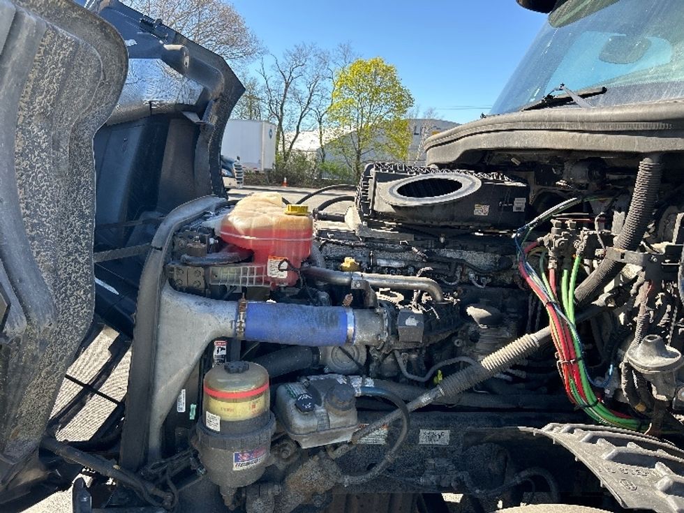 Day Cab Tractor-Heavy Duty Tractors-Freightliner-2019-T12664ST-Braintree-MA-415,727\n\t\tmiles-$ 35,750 - Image 15