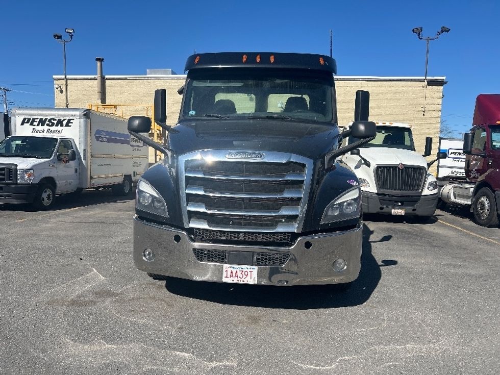 Day Cab Tractor-Heavy Duty Tractors-Freightliner-2019-T12664ST-Braintree-MA-415,727\n\t\tmiles-$ 35,750 - Image 2