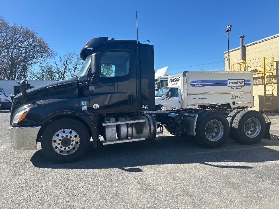 Day Cab Tractor-Heavy Duty Tractors-Freightliner-2019-T12664ST-Braintree-MA-415,727\n\t\tmiles-$ 35,750 - Image 4