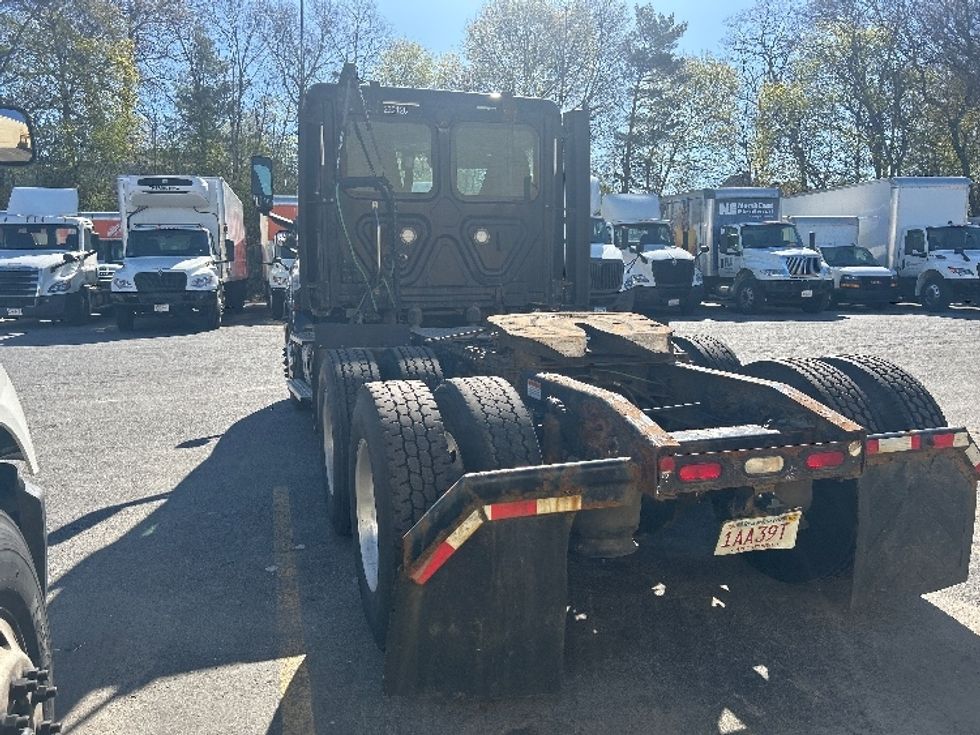 Day Cab Tractor-Heavy Duty Tractors-Freightliner-2019-T12664ST-Braintree-MA-415,727\n\t\tmiles-$ 35,750 - Image 5