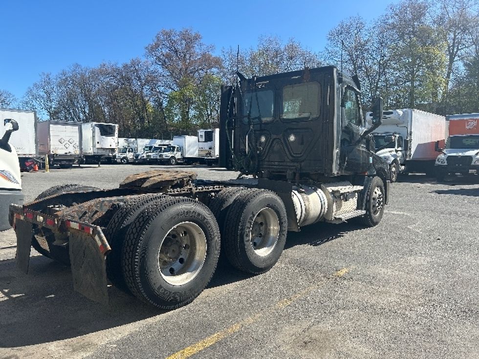 Day Cab Tractor-Heavy Duty Tractors-Freightliner-2019-T12664ST-Braintree-MA-415,727\n\t\tmiles-$ 35,750 - Image 7