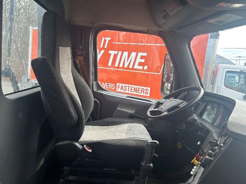 Day Cab Tractor-Heavy Duty Tractors-Freightliner-2019-T12664ST-Braintree-MA-424,413\n\t\tmiles-$ 34,750 - Image 14