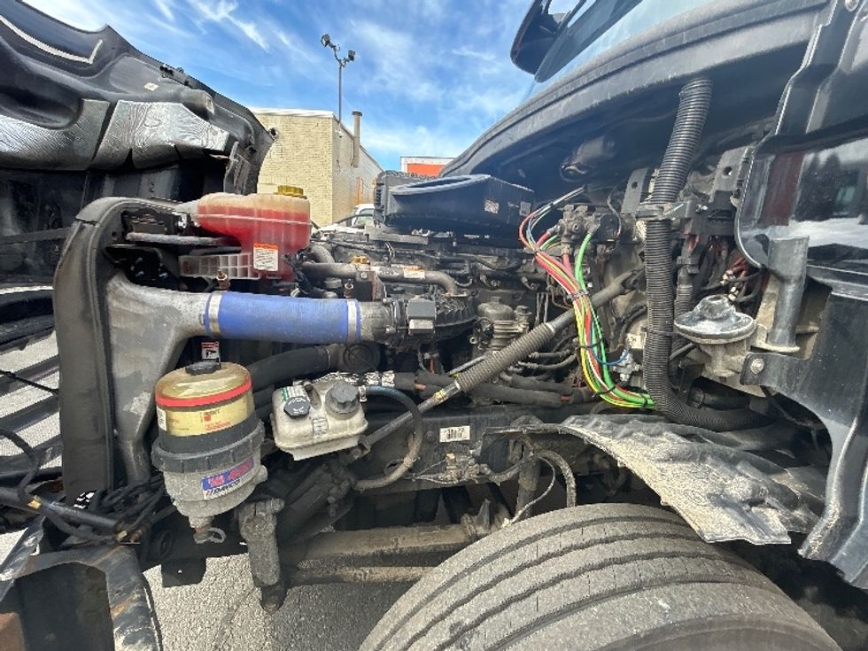 Day Cab Tractor-Heavy Duty Tractors-Freightliner-2019-T12664ST-Braintree-MA-424,413\n\t\tmiles-$ 34,750 - Image 16