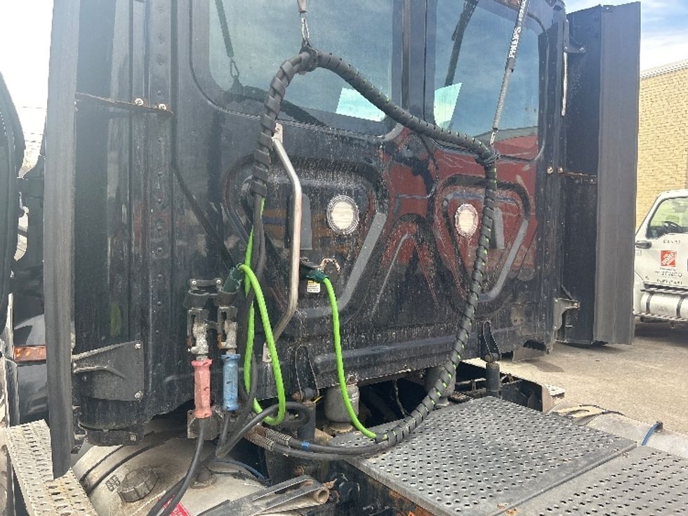 Day Cab Tractor-Heavy Duty Tractors-Freightliner-2019-T12664ST-Braintree-MA-424,413\n\t\tmiles-$ 34,750 - Image 17