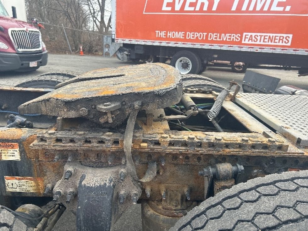 Day Cab Tractor-Heavy Duty Tractors-Freightliner-2019-T12664ST-Braintree-MA-424,413\n\t\tmiles-$ 34,750 - Image 19