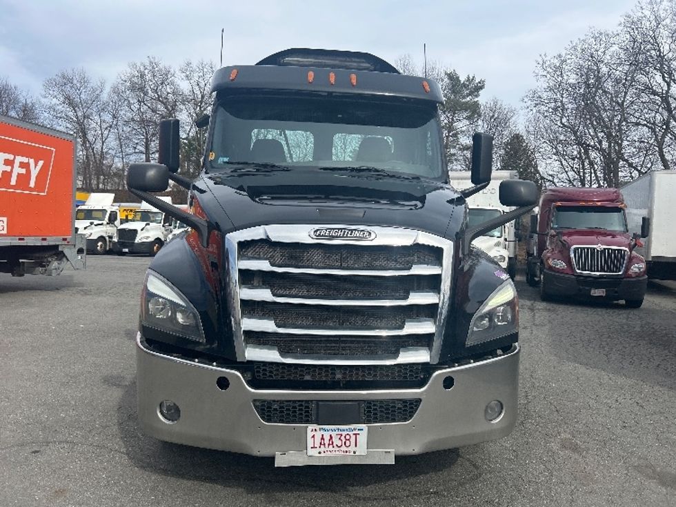 Day Cab Tractor-Heavy Duty Tractors-Freightliner-2019-T12664ST-Braintree-MA-424,413\n\t\tmiles-$ 34,750 - Image 2