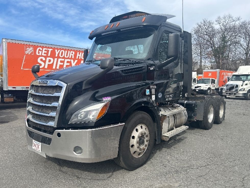 Day Cab Tractor-Heavy Duty Tractors-Freightliner-2019-T12664ST-Braintree-MA-424,413\n\t\tmiles-$ 34,750 - Image 3