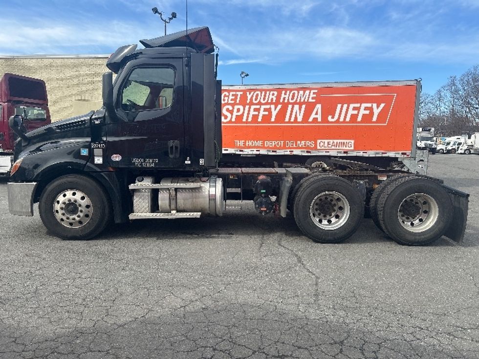 Day Cab Tractor-Heavy Duty Tractors-Freightliner-2019-T12664ST-Braintree-MA-424,413\n\t\tmiles-$ 34,750 - Image 4