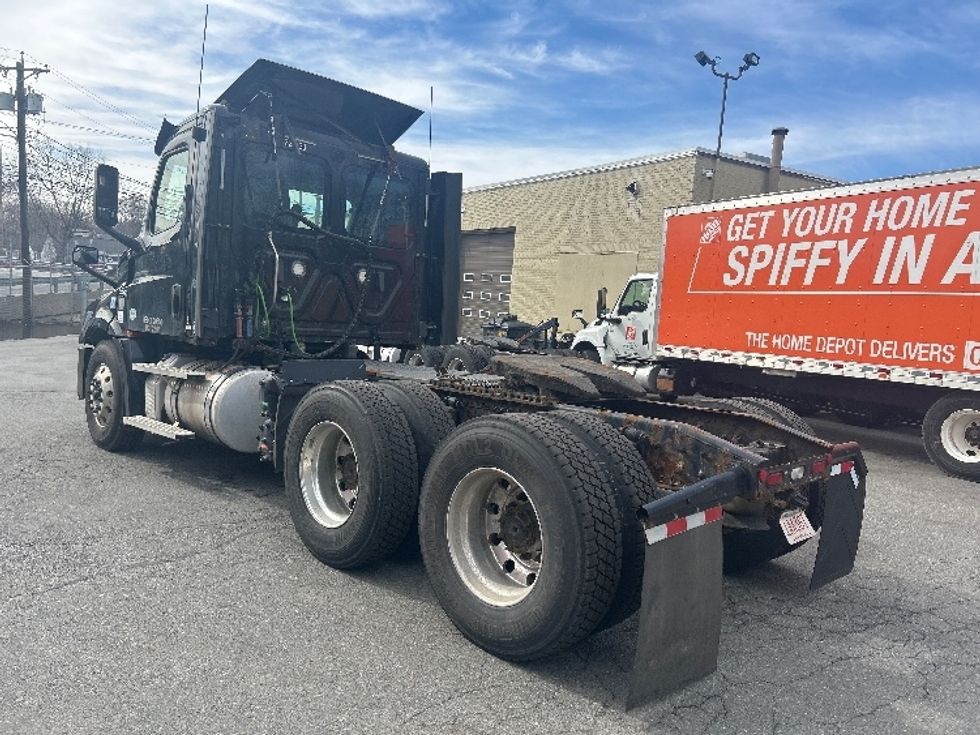 Day Cab Tractor-Heavy Duty Tractors-Freightliner-2019-T12664ST-Braintree-MA-424,413\n\t\tmiles-$ 34,750 - Image 5