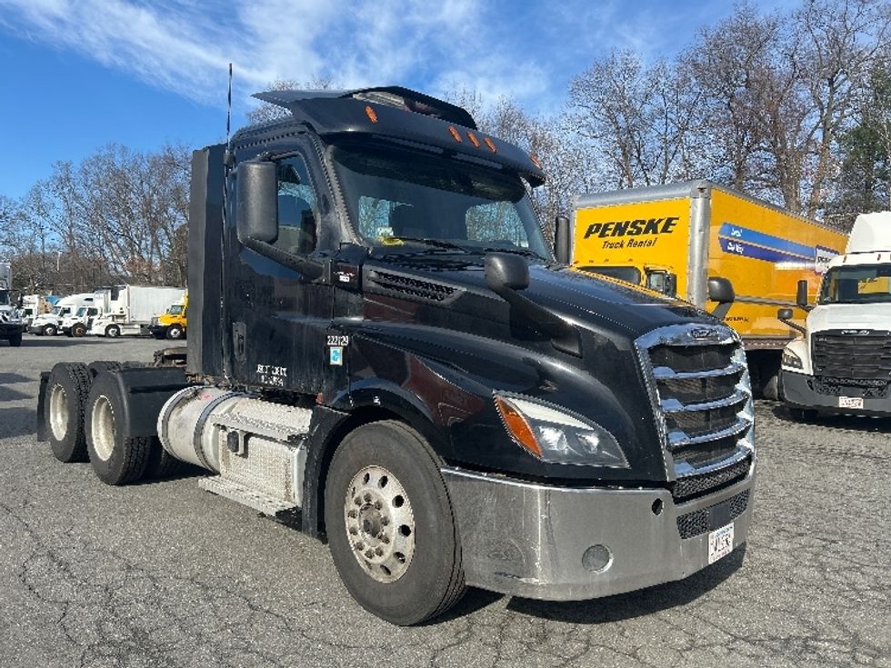 Day Cab Tractor-Heavy Duty Tractors-Freightliner-2019-T12664ST-Braintree-MA-442,816\n\t\tmiles-$ 34,250 - Image 1