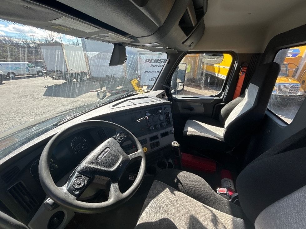 Day Cab Tractor-Heavy Duty Tractors-Freightliner-2019-T12664ST-Braintree-MA-442,816\n\t\tmiles-$ 34,250 - Image 10