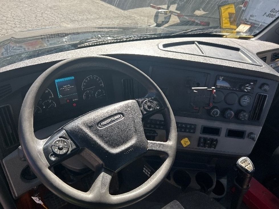 Day Cab Tractor-Heavy Duty Tractors-Freightliner-2019-T12664ST-Braintree-MA-442,816\n\t\tmiles-$ 34,250 - Image 11