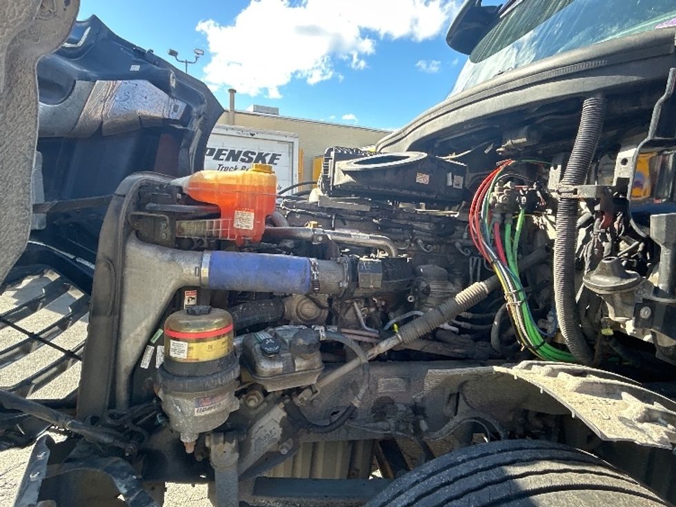 Day Cab Tractor-Heavy Duty Tractors-Freightliner-2019-T12664ST-Braintree-MA-442,816\n\t\tmiles-$ 34,250 - Image 16