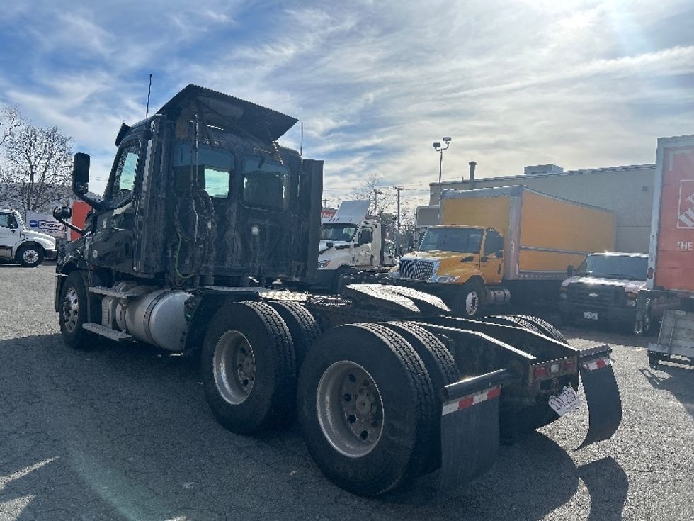 Day Cab Tractor-Heavy Duty Tractors-Freightliner-2019-T12664ST-Braintree-MA-442,816\n\t\tmiles-$ 34,250 - Image 5