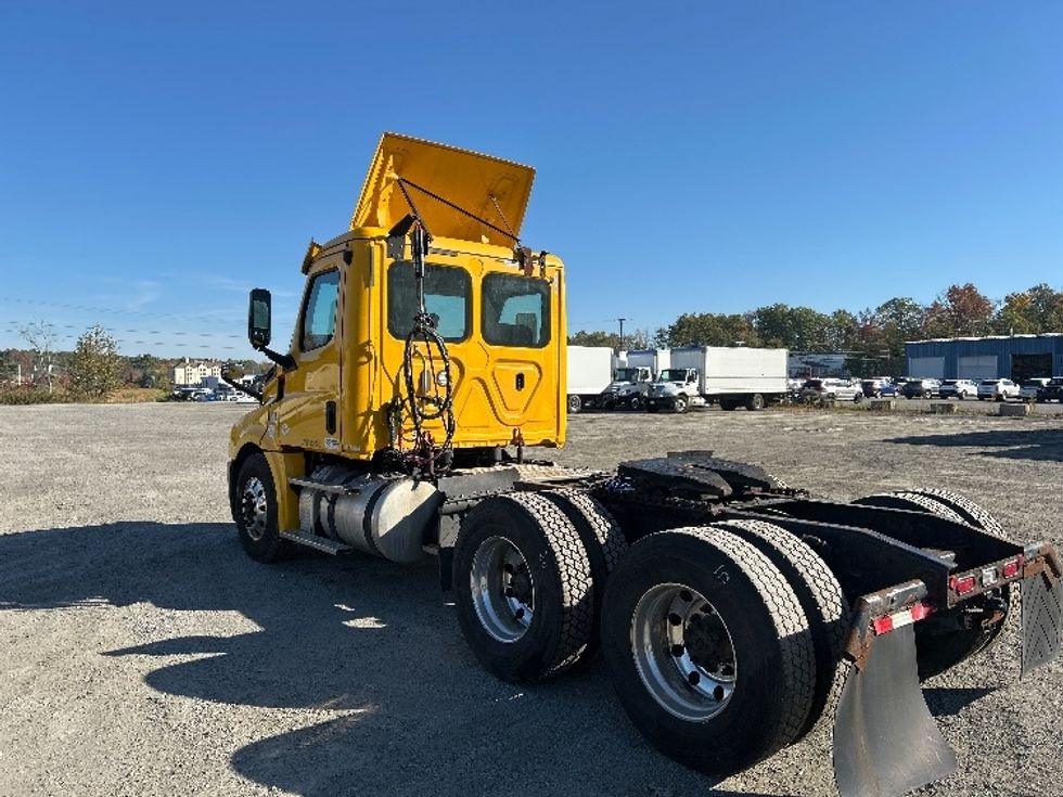 Day Cab Tractor-Heavy Duty Tractors-Freightliner-2019-T12664ST-Braintree-MA-589,036\n\t\tmiles-$ 29,250 - Image 5