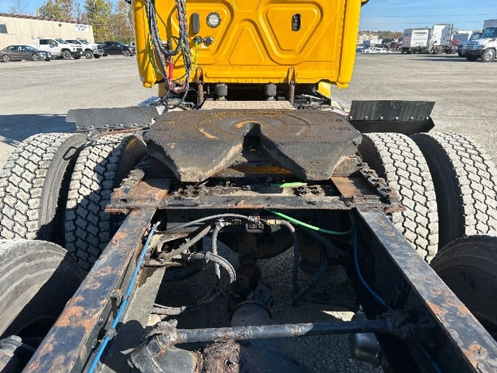 Day Cab Tractor-Heavy Duty Tractors-Freightliner-2019-T12664ST-Braintree-MA-589,036\n\t\tmiles-$ 29,250 - Image 6